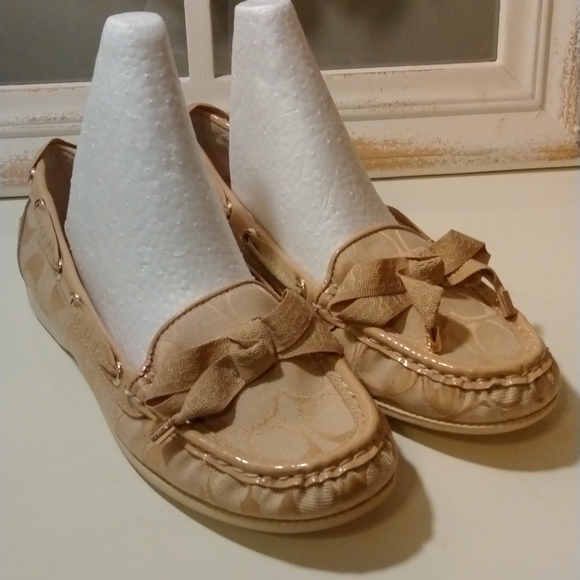 NWOT Coach Khaki Loafer size 8 1/2. $90 - Picture 1 of 2